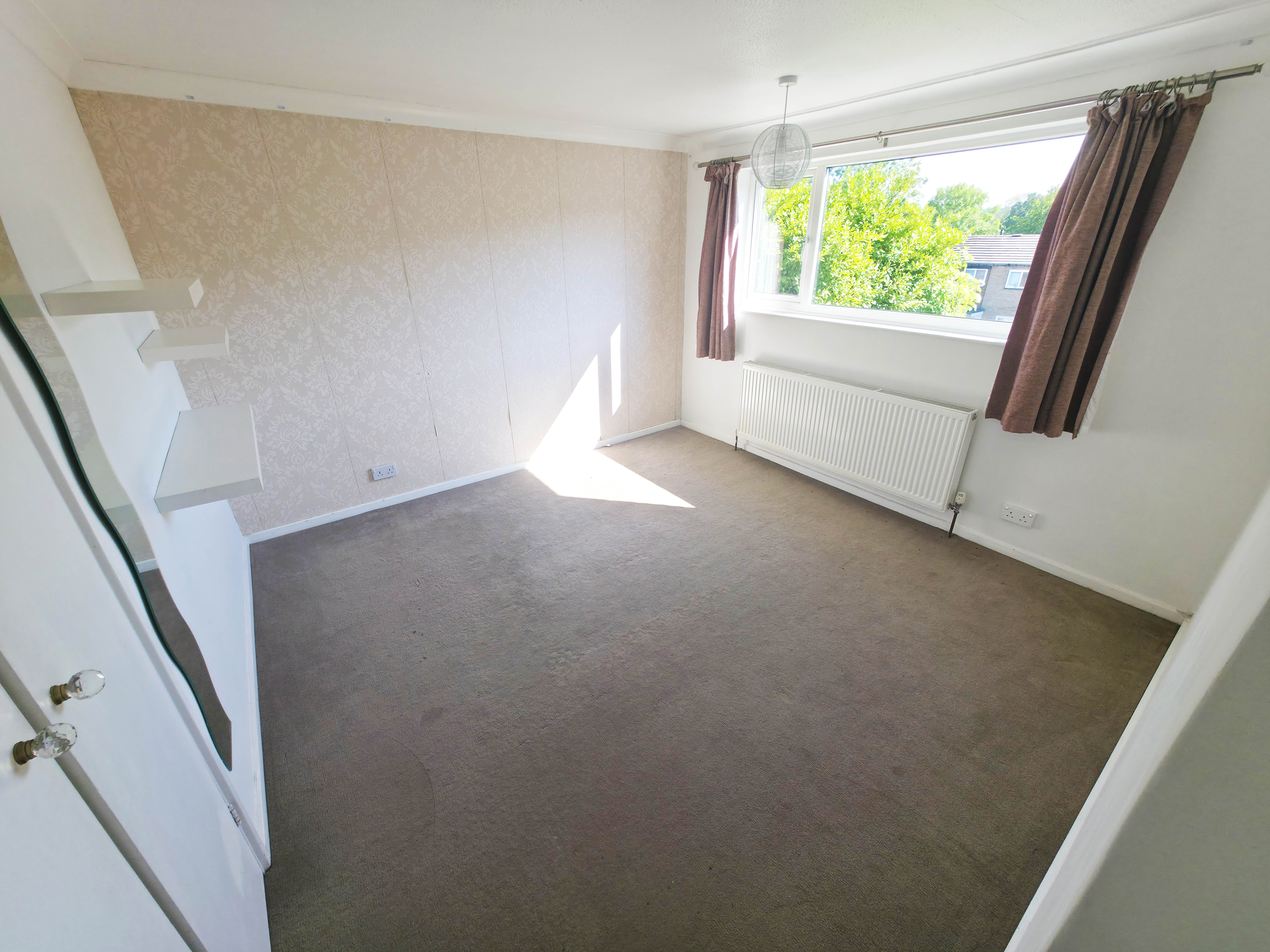 Dovedale Crescent, Crawley, RH11